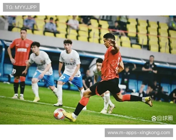 足球中路渗透配合让球迷沸腾